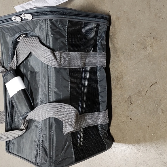 Sherpa Original Deluxe Airline-Approved Pet Carrier Bag - Picture 2 of 3